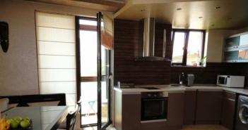 Combinando una cocina con un balcón: ideas de diseño y reglas de remodelación.