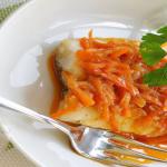 How to cook fish with carrot and onion marinade
